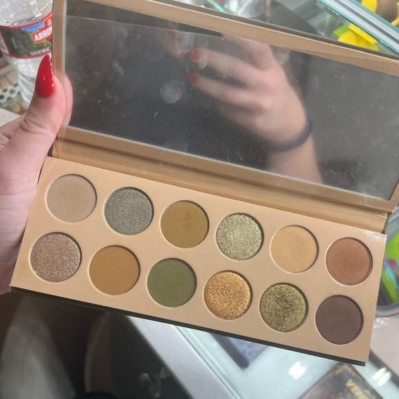 KKW Camo Eyeshadow Palette - Picture 3 of 4